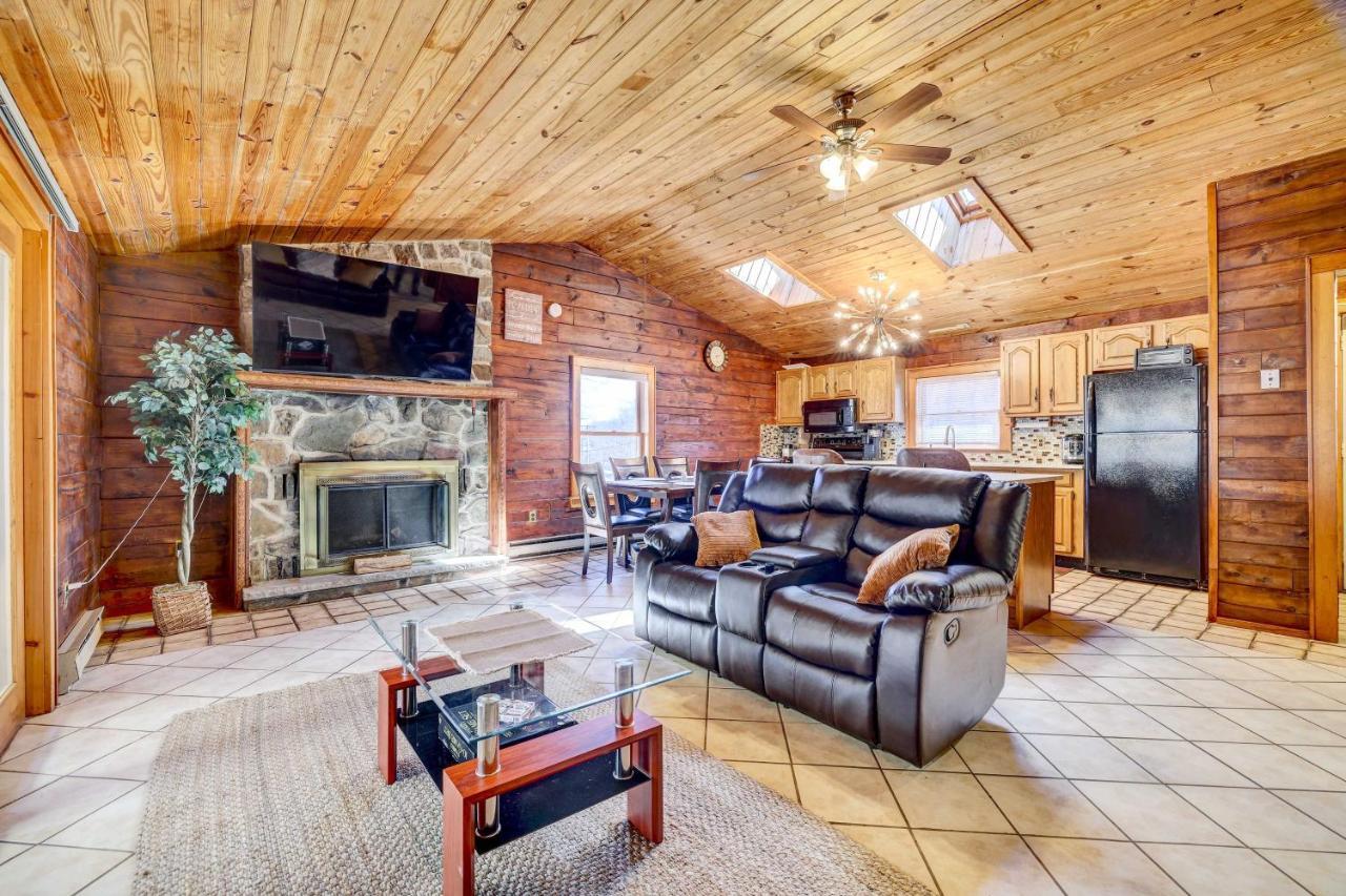 Pocono Vacation With Game Room! Ferienhaus