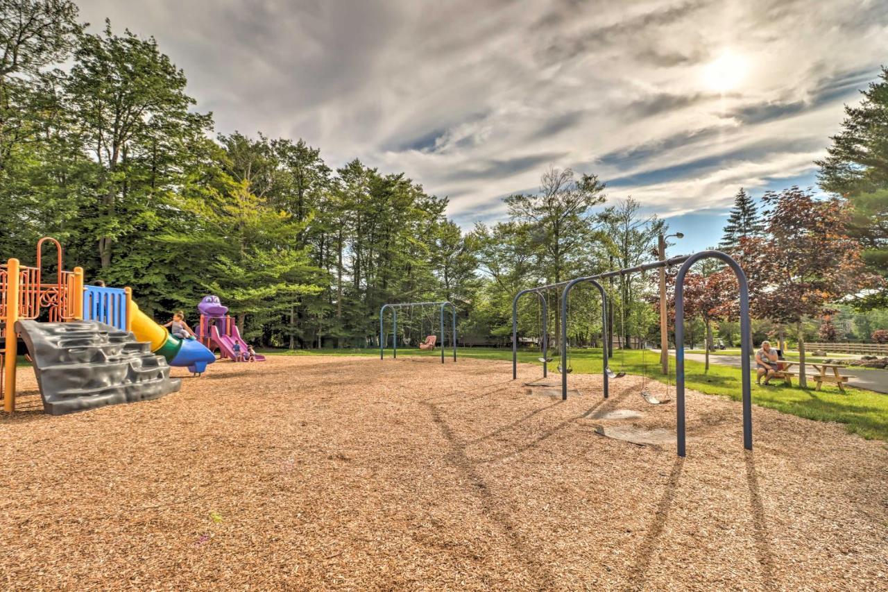 Pocono Vacation With Game Room! Ferienhaus