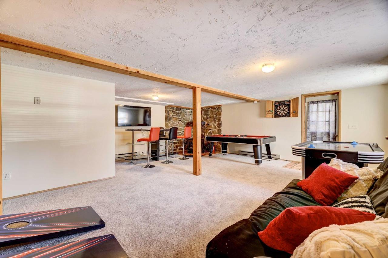 Pocono Vacation With Game Room! Ferienhaus *