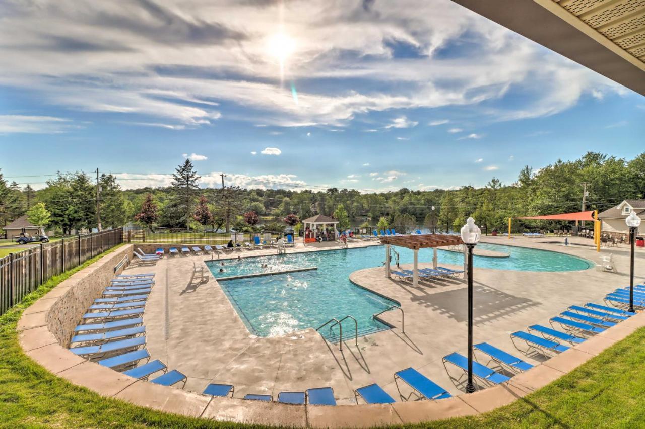 Pocono Vacation With Game Room! Ferienhaus *