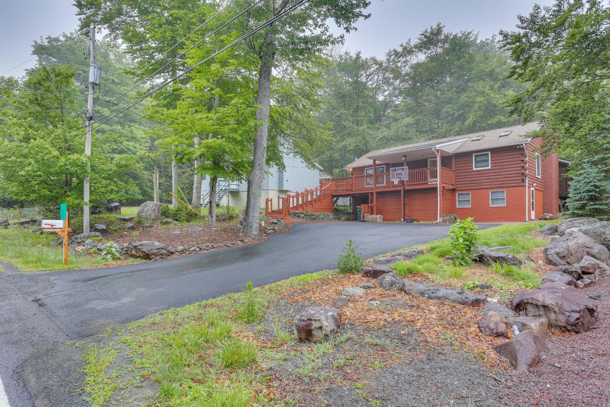 Pocono Vacation With Game Room!